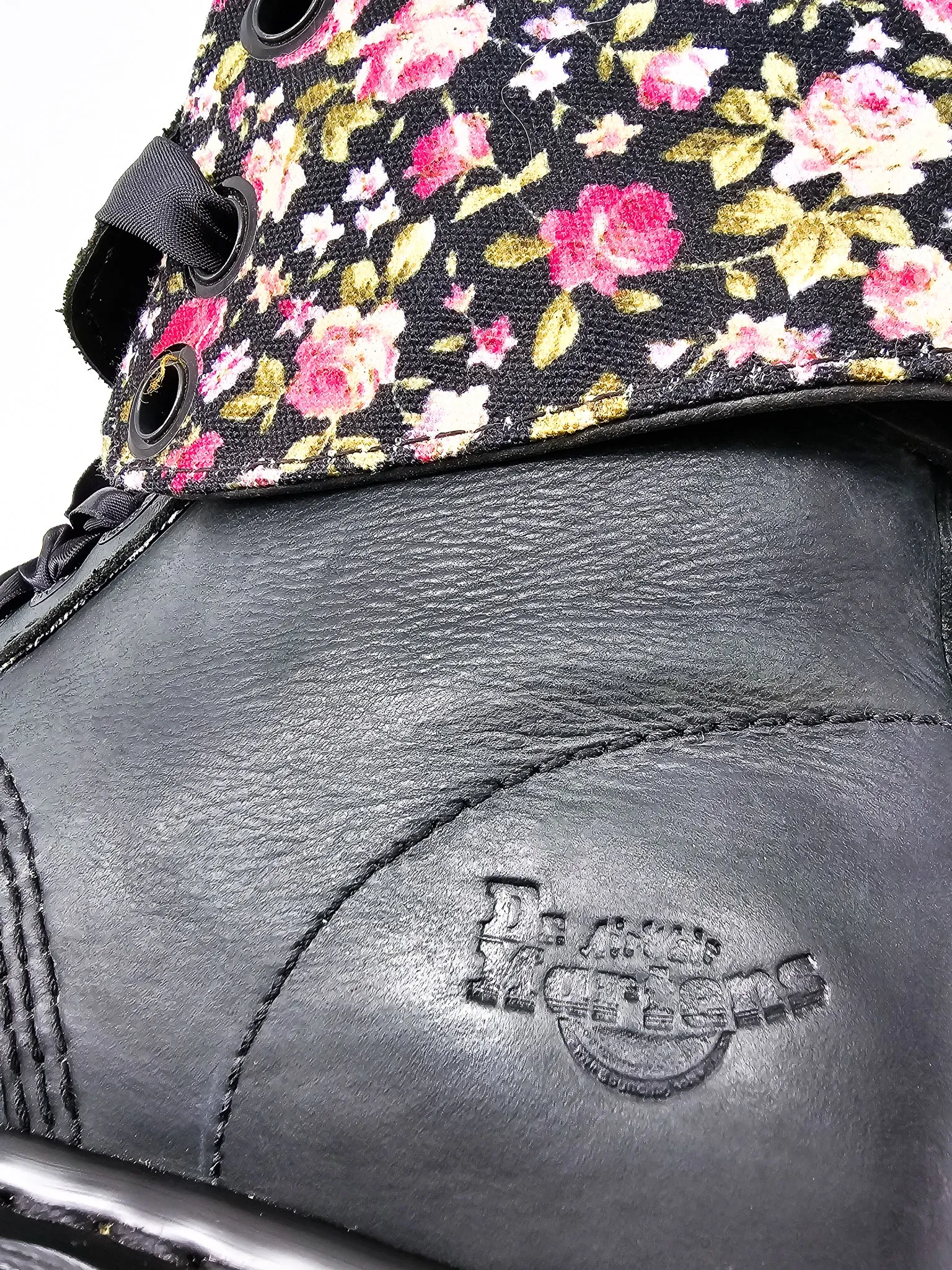 DR. MARTENS TRIUMPH BLACK MIRAGE FLORAL