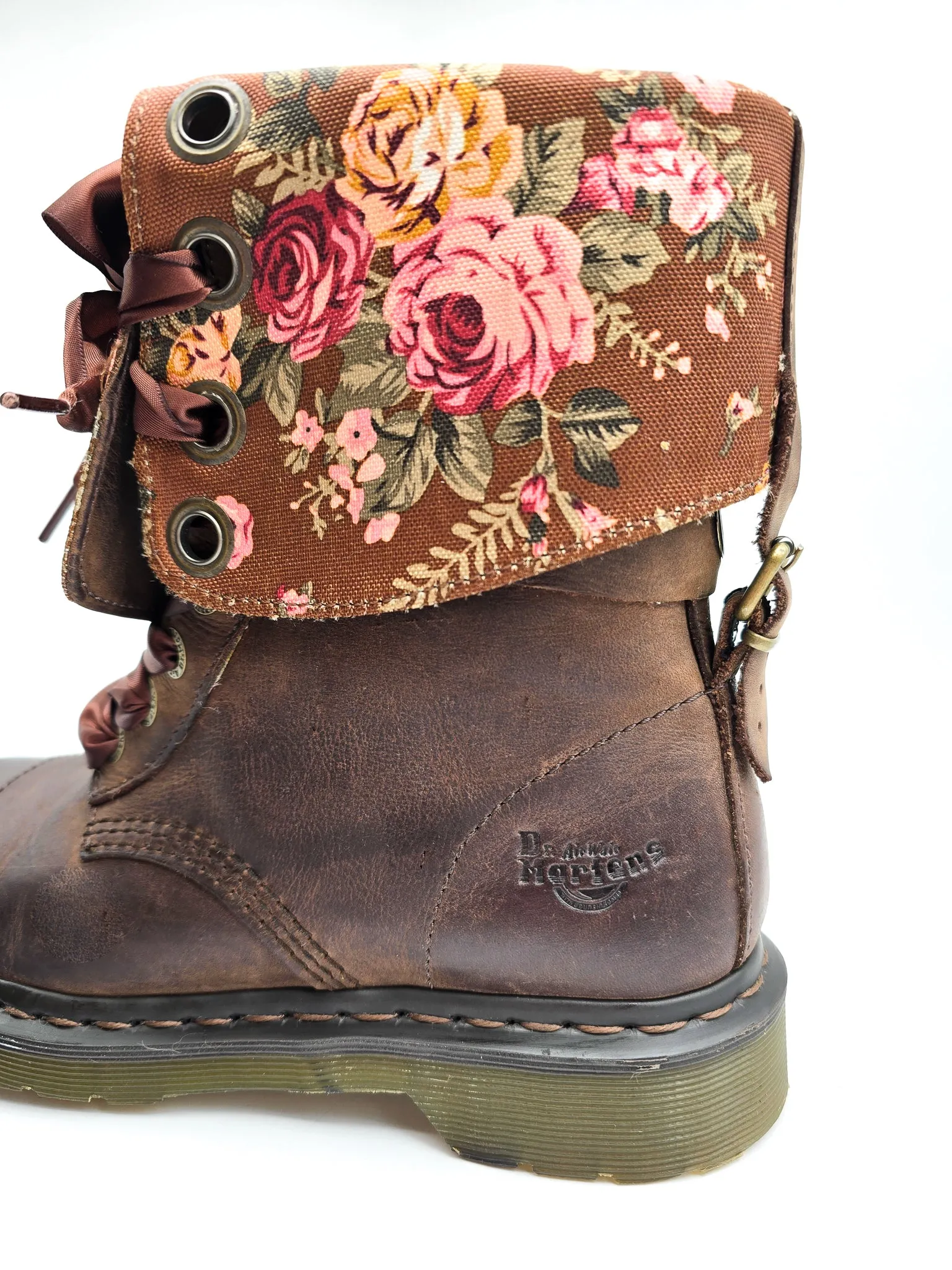 DR. MARTENS TRIUMPH BROWN FLORAL