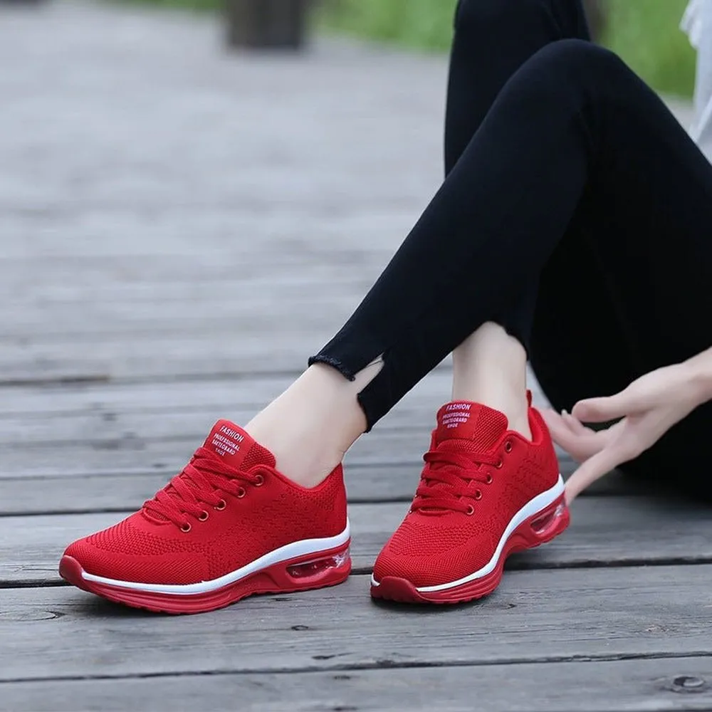 Running Shoes With Strong Cushioning Effect